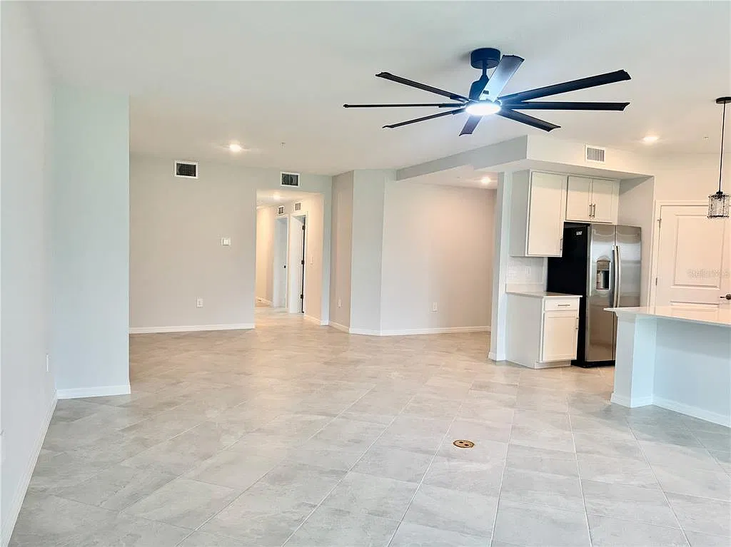 3 bed, 2.0 bath, 1800 sqft, $2,800 — Photo 2