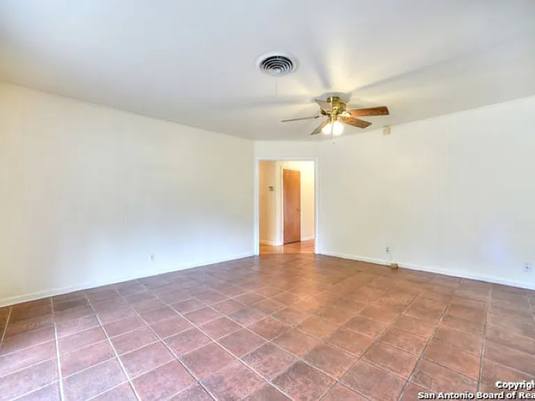 3223 Oakleaf Dr — Photo 8