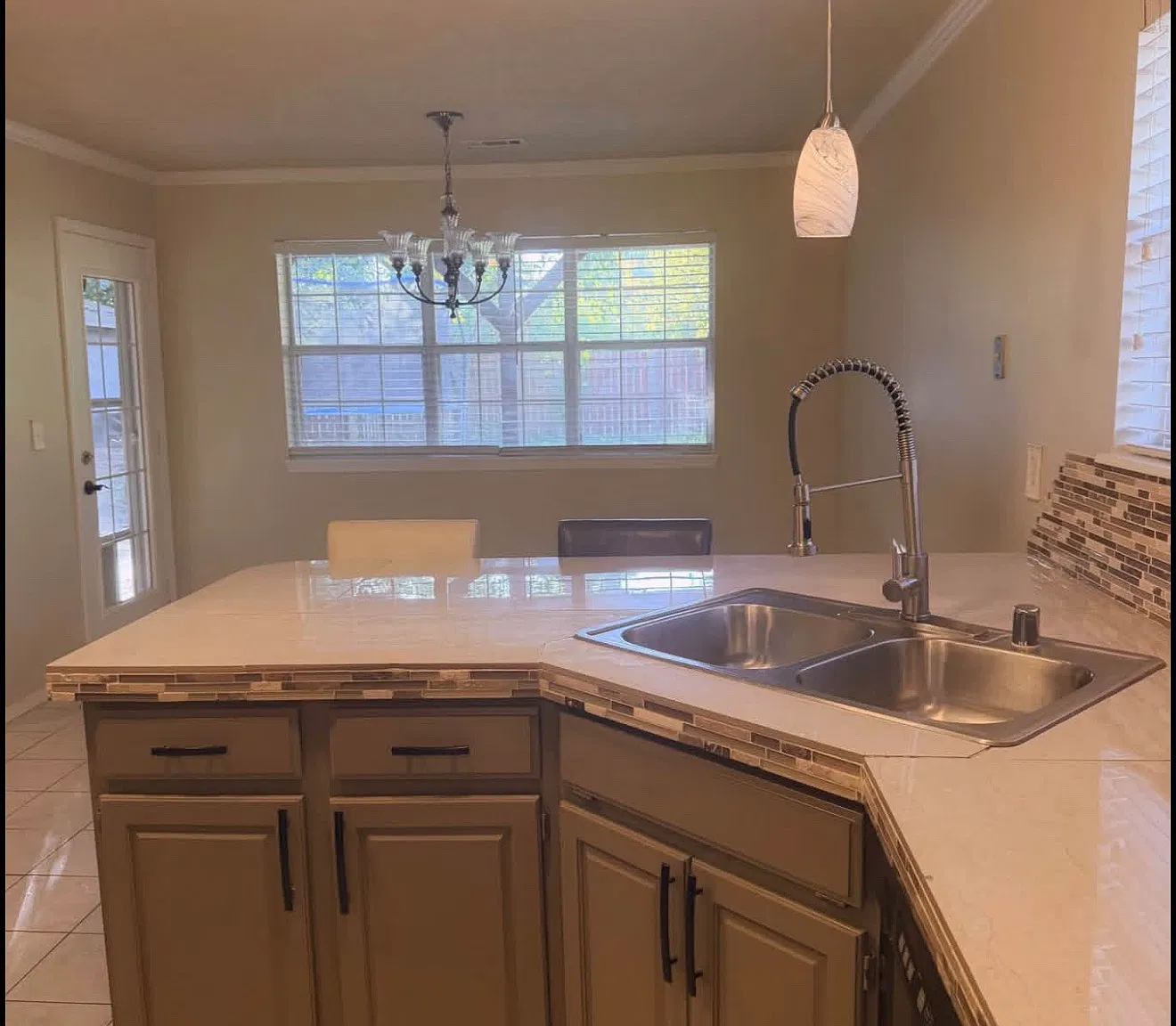 3 bed, 1463 sqft, $1,750 — Photo 4