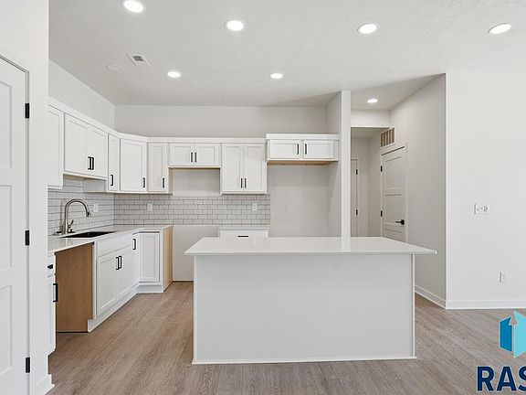 3rd image of 9212 W Ark Pl