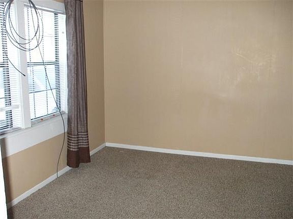 5th image of 1313 Welch Ave