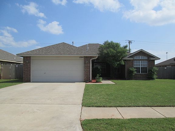 2nd image of 1204 Dawn Ave