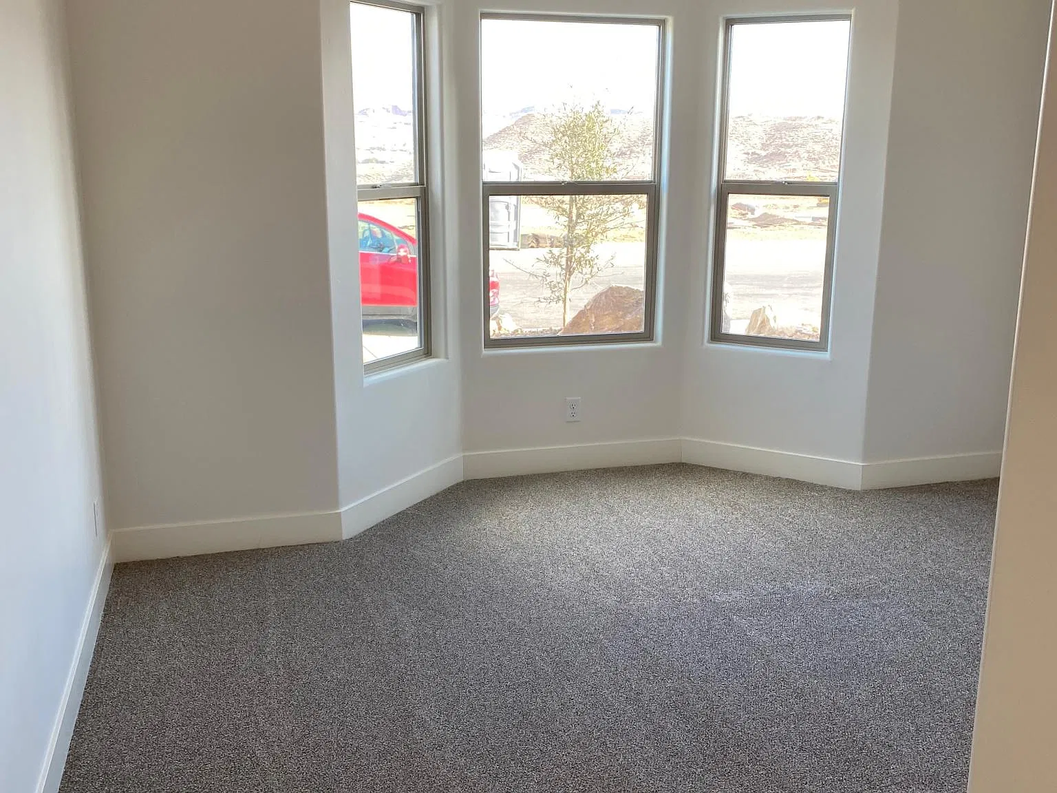 3 bed, 2224 sqft, $2,400 — Photo 2