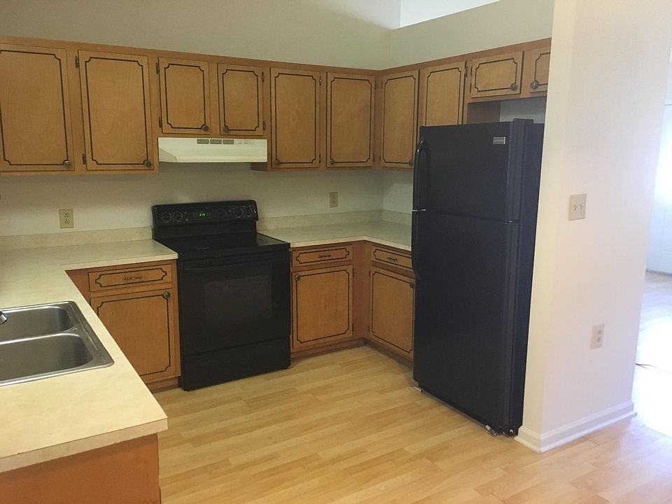 2nd image of 105 Cobblestone Ln