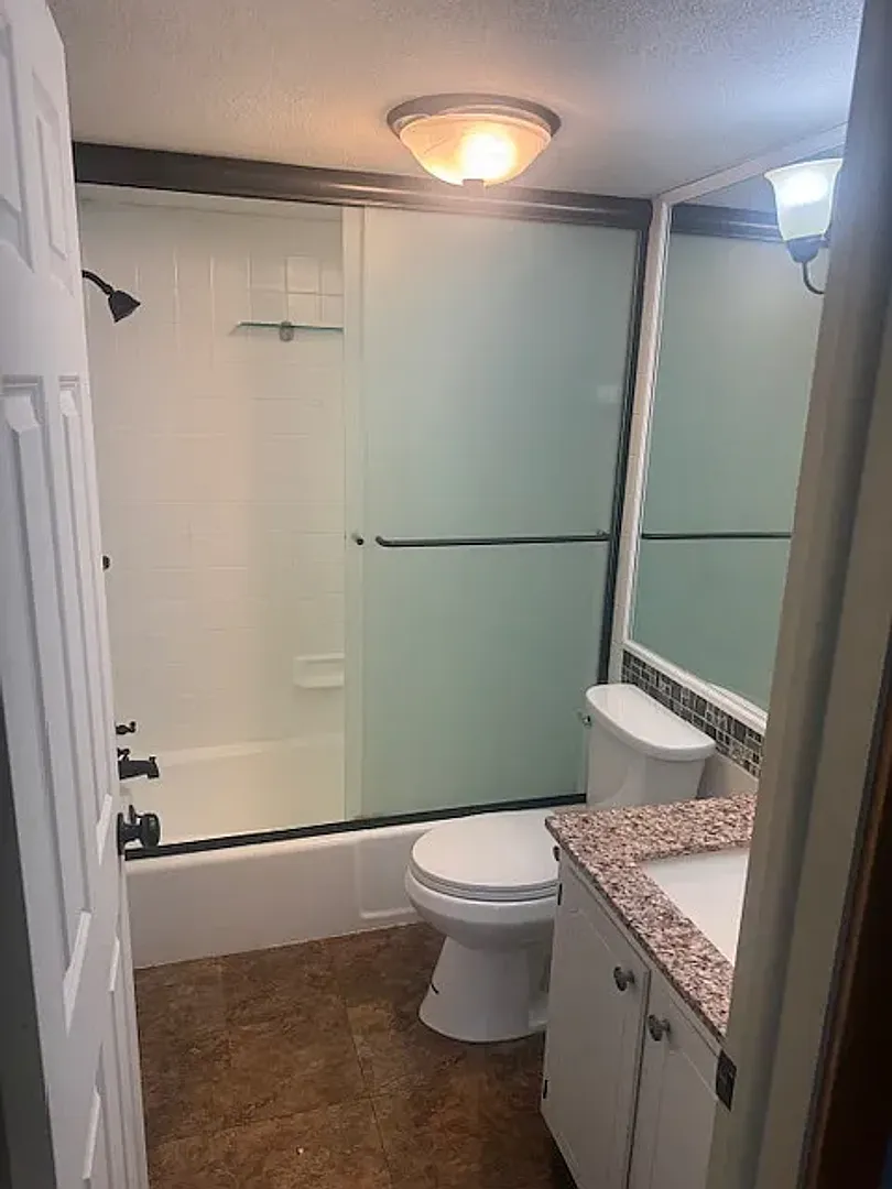 4407 Wilshire Blvd 206 — Photo 4