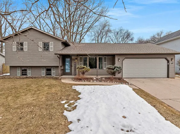 1327 Sandstone Pl, Green Bay, WI 54313