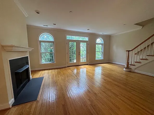 748 Moore Ave — Photo 6