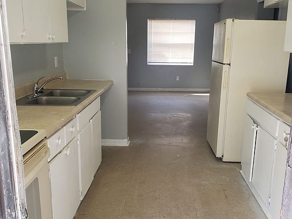 4th image of 8218 N Elmer St