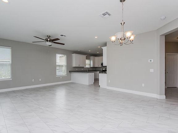 5th image of 302 Drum Ct