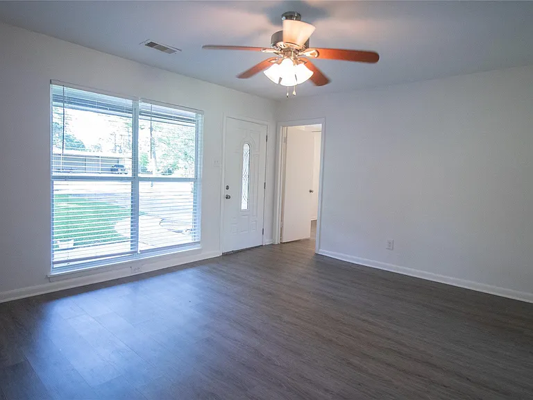 322 Broad Ripple Dr — Photo 2