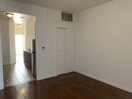 Rented by Salon Realty Corp | media 3