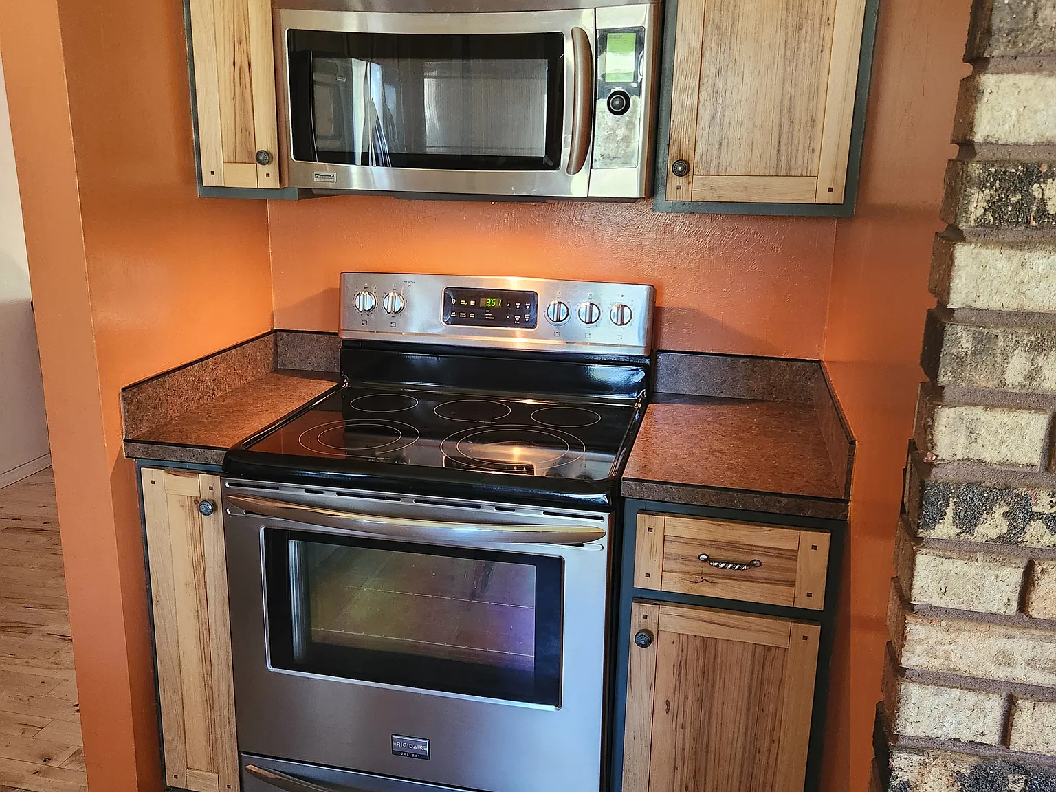2 bed, 2.5 bath, 2710 sqft, $2,350 — Photo 3