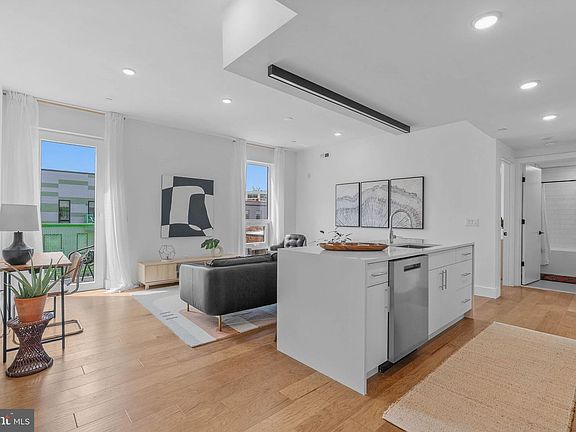 2nd image of 1501 N 31st St #Penthouse 17
