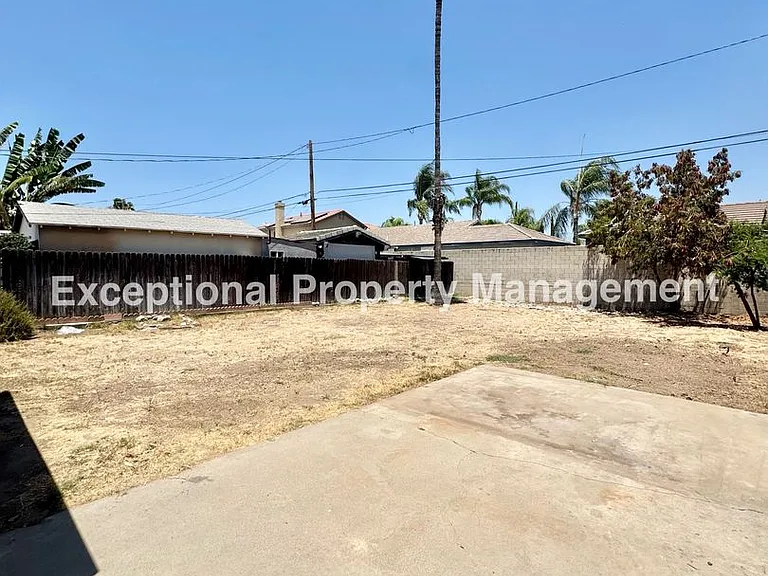 920 N Western Ave — Photo 11