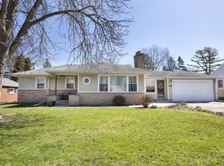 7246 N Iroquois Ave, Glendale, WI 53217