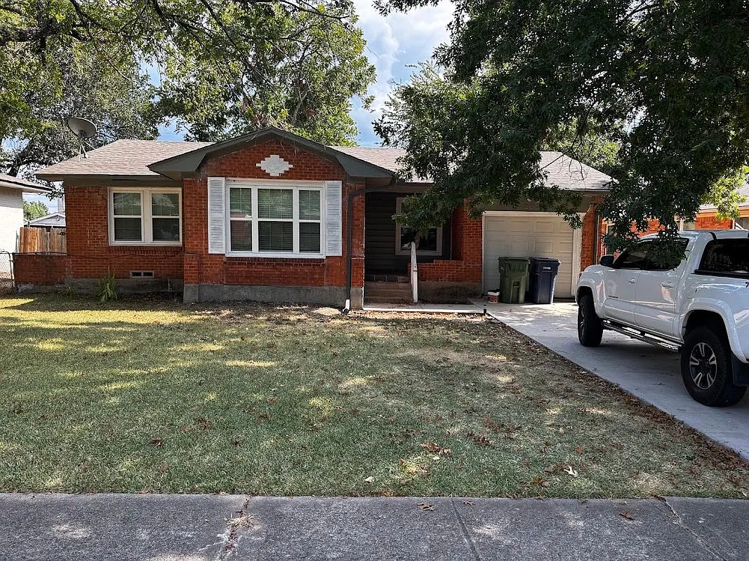 3 bed, 2.0 bath, 1059 sqft, $1,800 — Photo 1