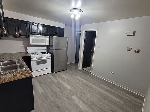 5th image of 1219 E Woodbury Ln APT 1B