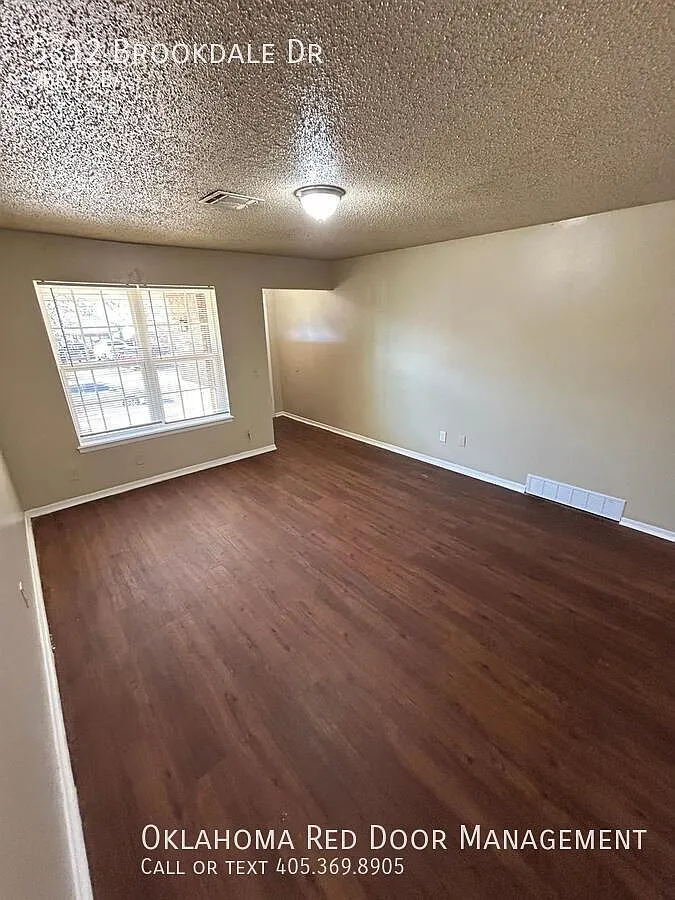 3 bed, 1.5 bath, 1023 sqft, $1,250 — Photo 3