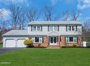 8 Mohawk Ln, Manalapan, NJ 07726