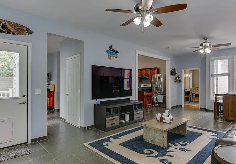 823 Shirley Ave — Photo 16