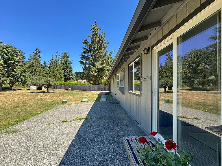 100 W Robert Pl — Photo 37