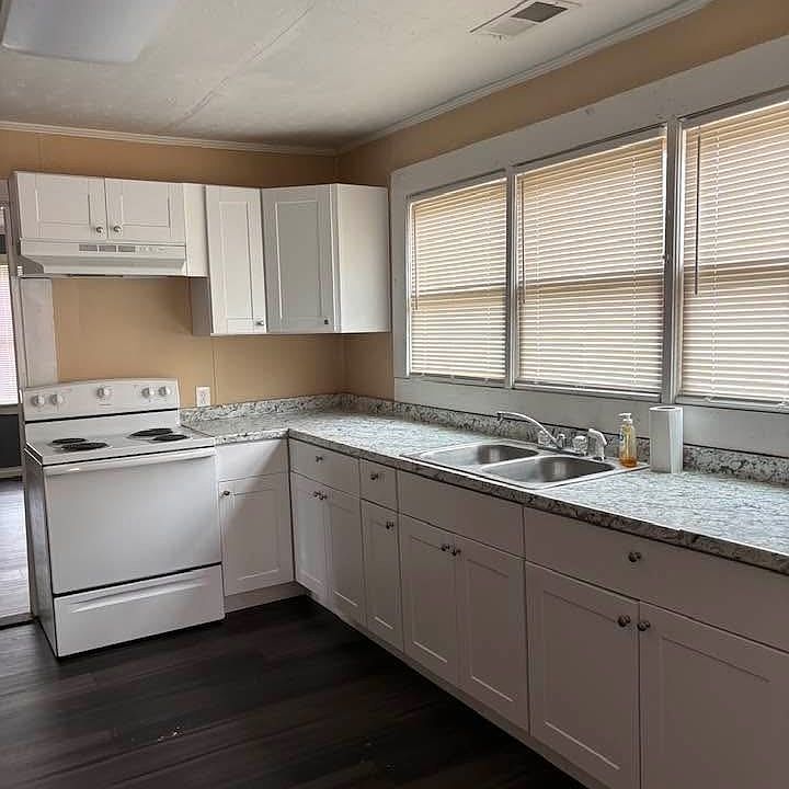 2nd image of 63 Brackett Hill Rd