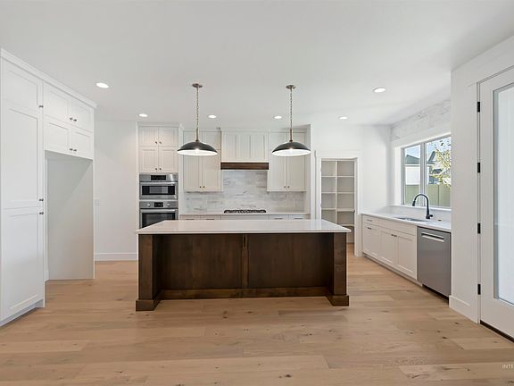 7th image of this home