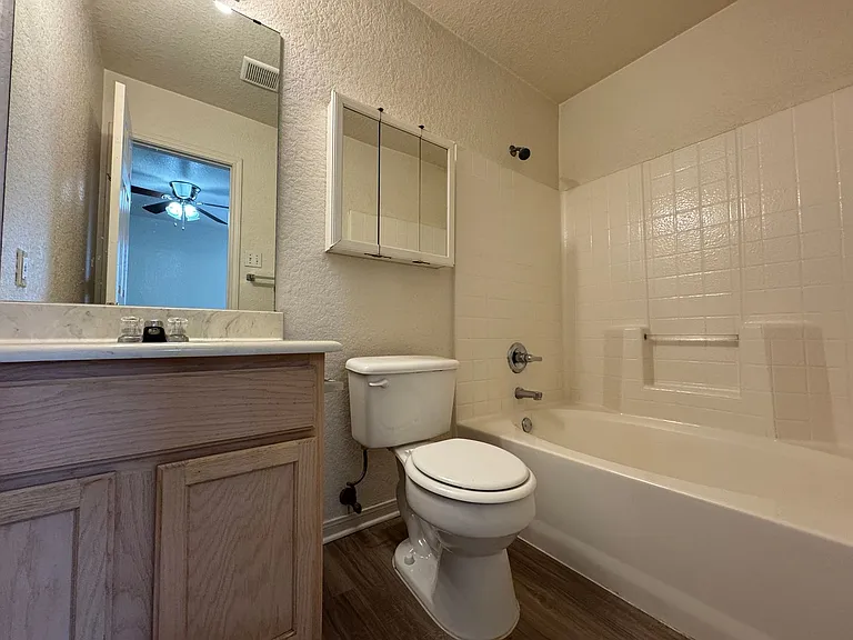 1606 Dugger Cir #B — Photo 23