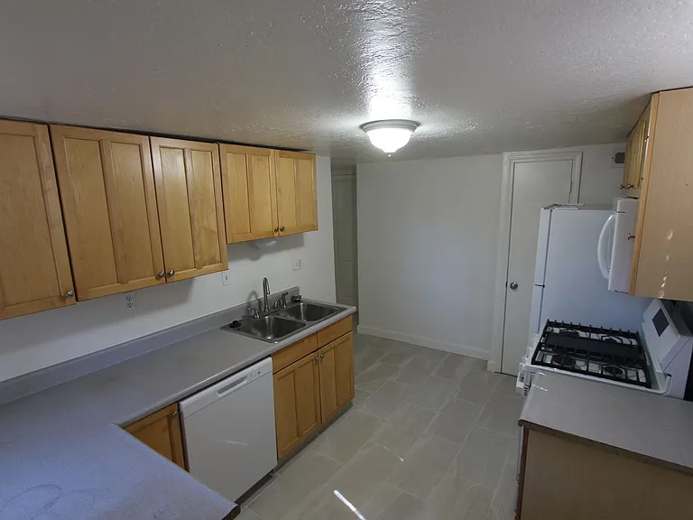1801 N East St — Photo 5