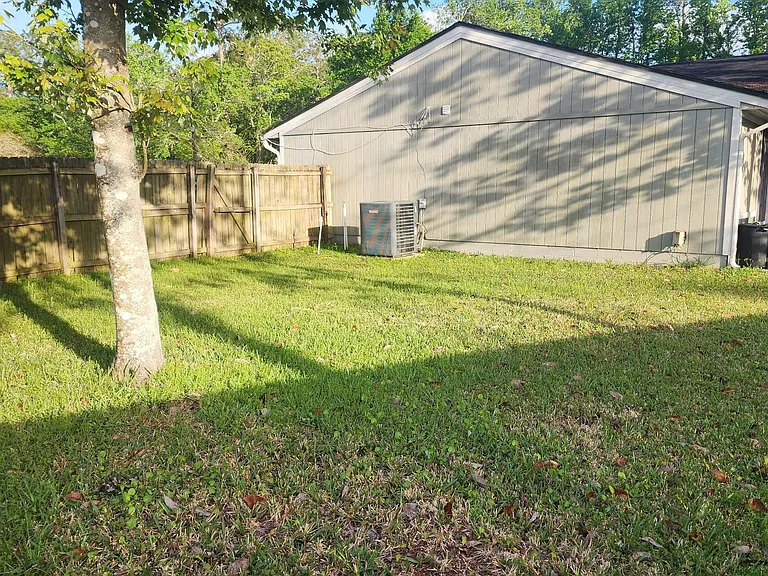 11340 Rustic Green Ct — Photo 3