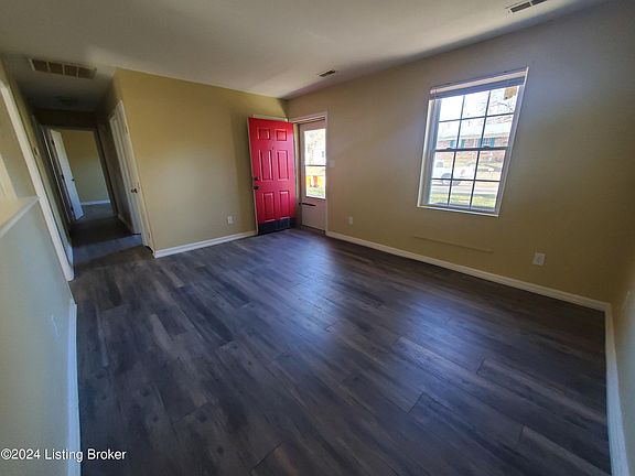 4th image of 150 Airview Dr