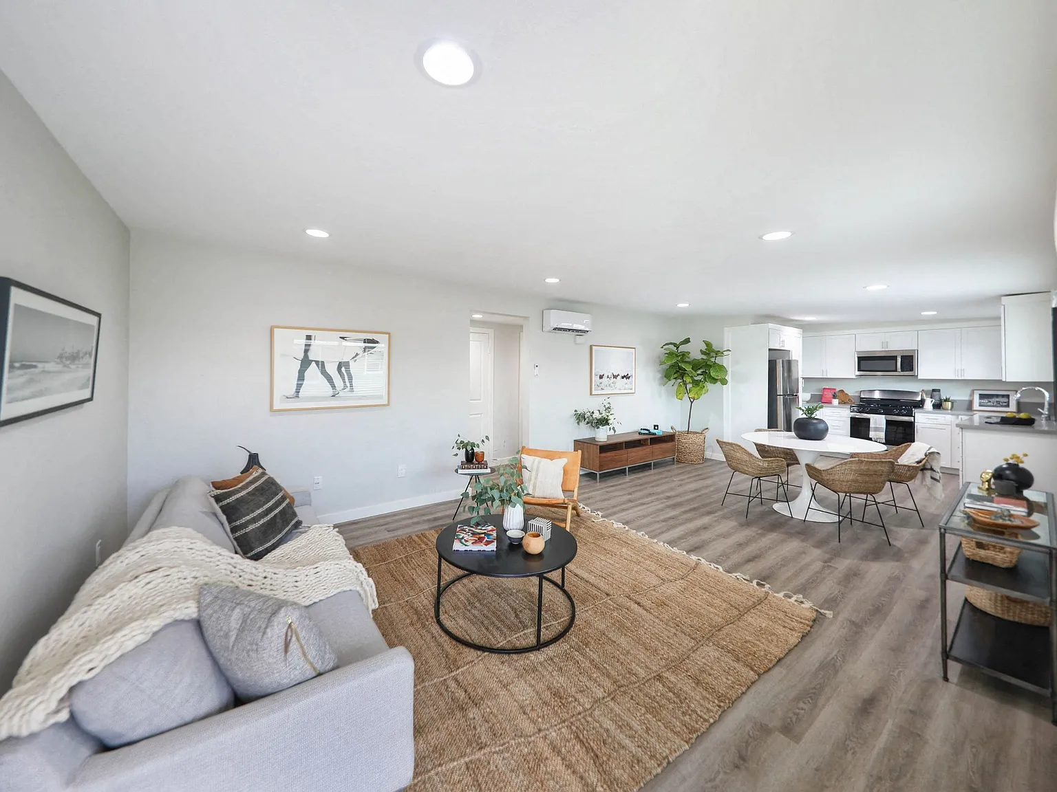 Pacific West Villas — Photo 1