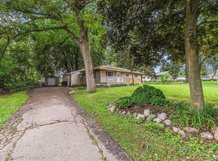 6575 Oakridge Dr, Waterford, MI 48329