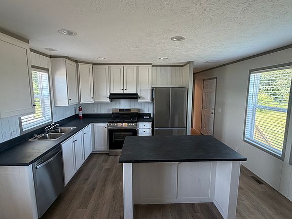 2nd image of 213 Grandmere Dr