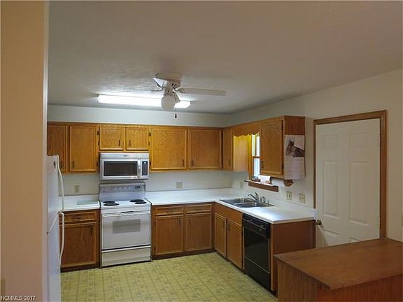 3rd image of 93 Windover Dr