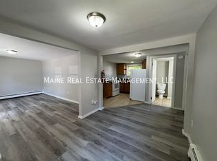 206 Maine Ave APT 4, Farmingdale, ME 04344