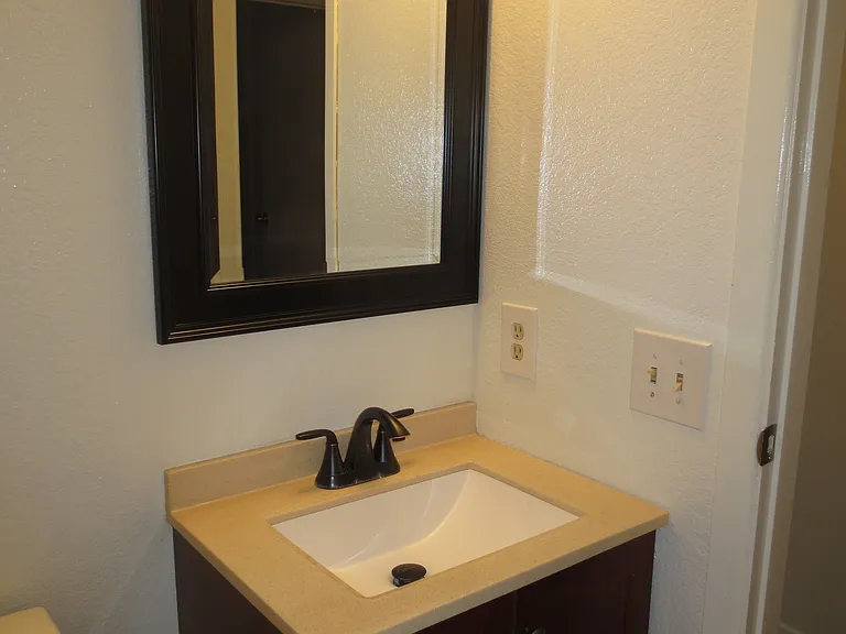 1833 N Kingsley Dr #5 — Photo 5