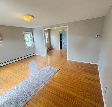 4th image of 614 Main St