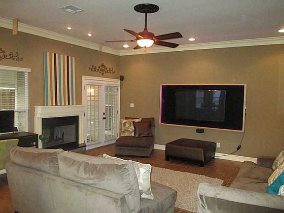 3rd image of 2808 Earl Dr