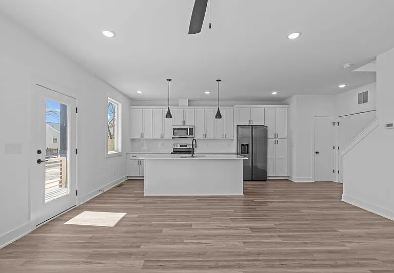 1316 E Lenoir St — Photo 12