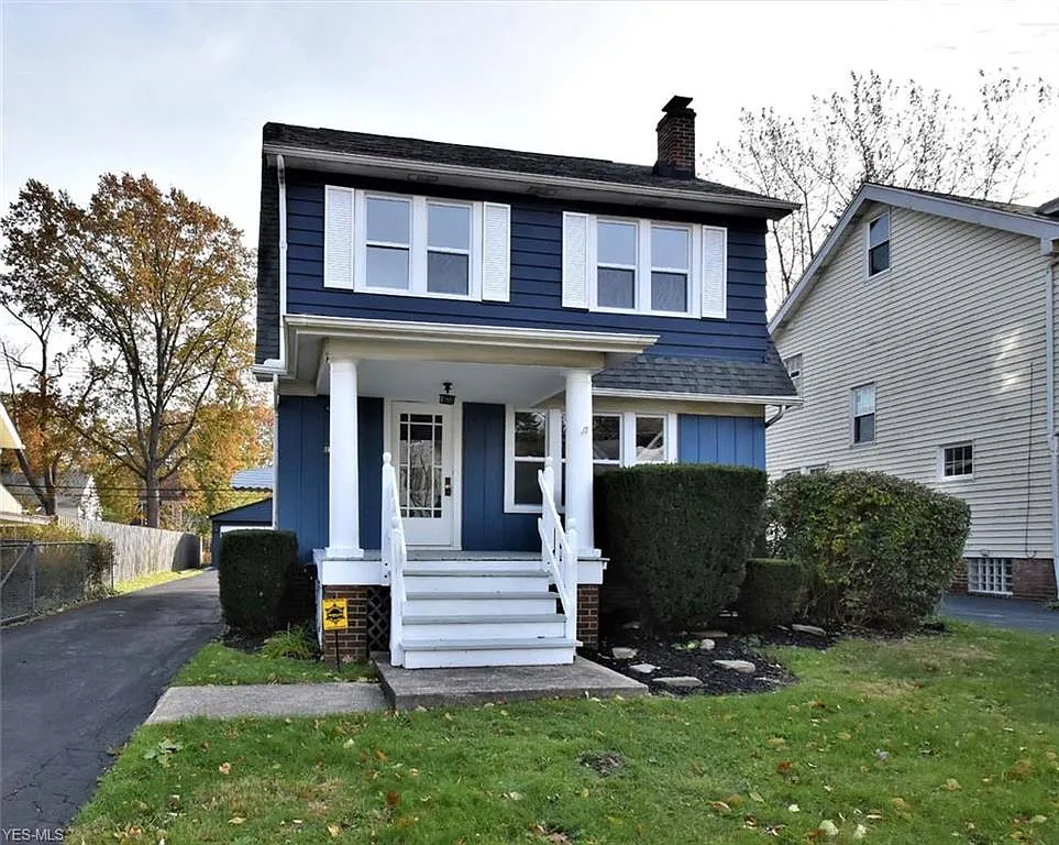 1637 Maple Rd photo 1