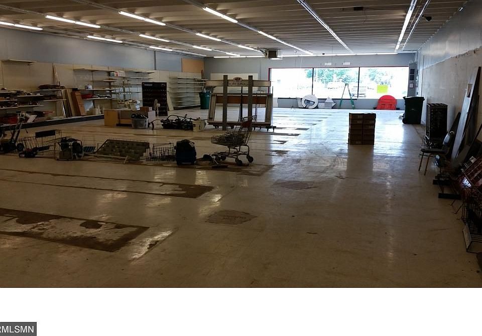 2nd image of 104 Oak Ave SW