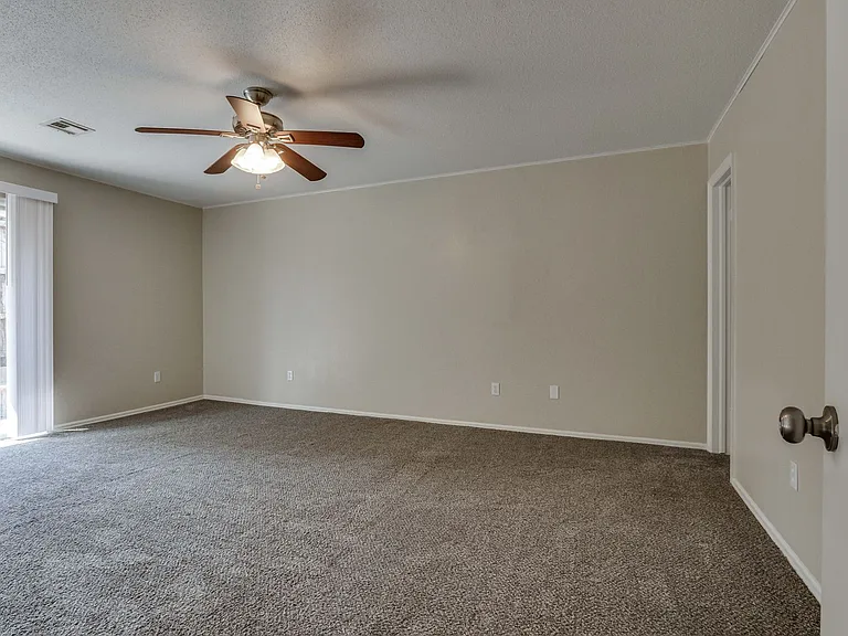 2518 NW 62nd St — Photo 31