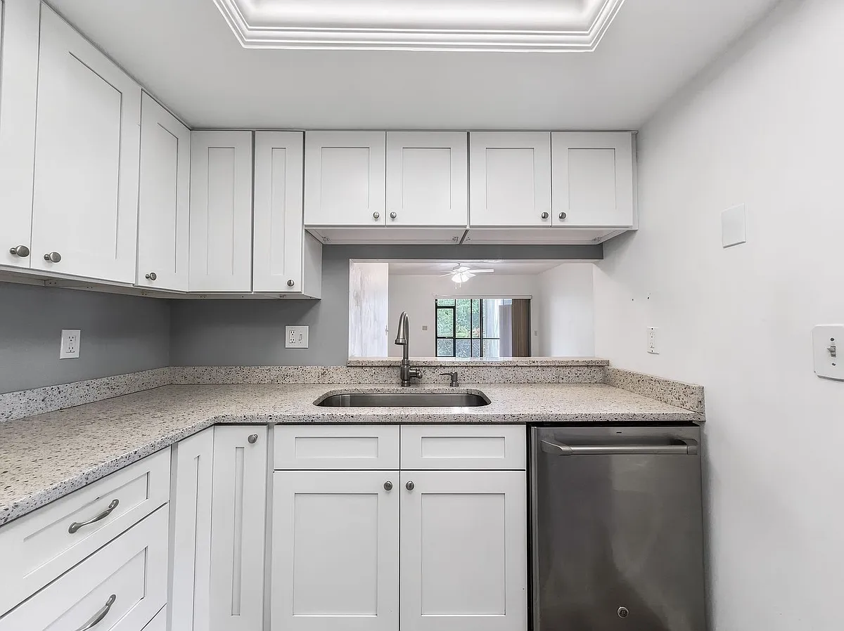 Building Photo - 1701 Courtyard Way #105