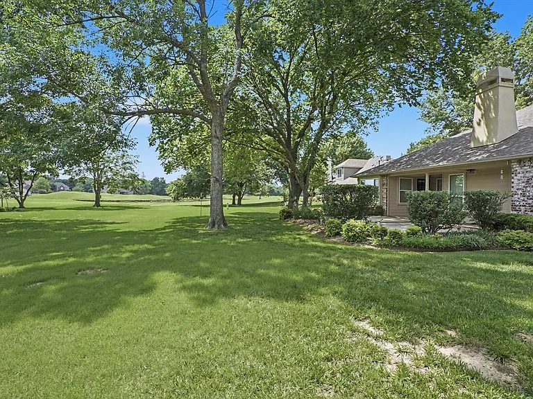 412 N Forest Ridge Blvd — Photo 34