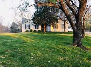 653 Rocky Top Rd, Pacific, MO 63069