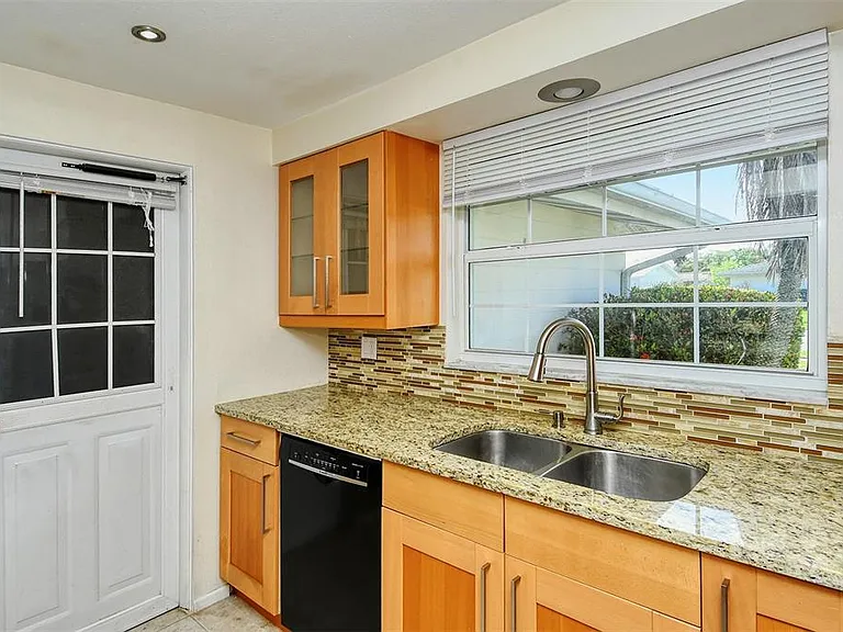3137 Lockwood Ter — Photo 9