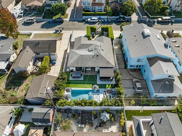 2219 Graham Ave — Photo 49