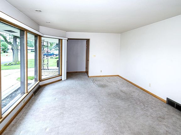 4th image of 7219 W Crawford AVENUE