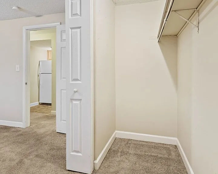 Balsam Avenue Apartments - The Courts — Photo 38